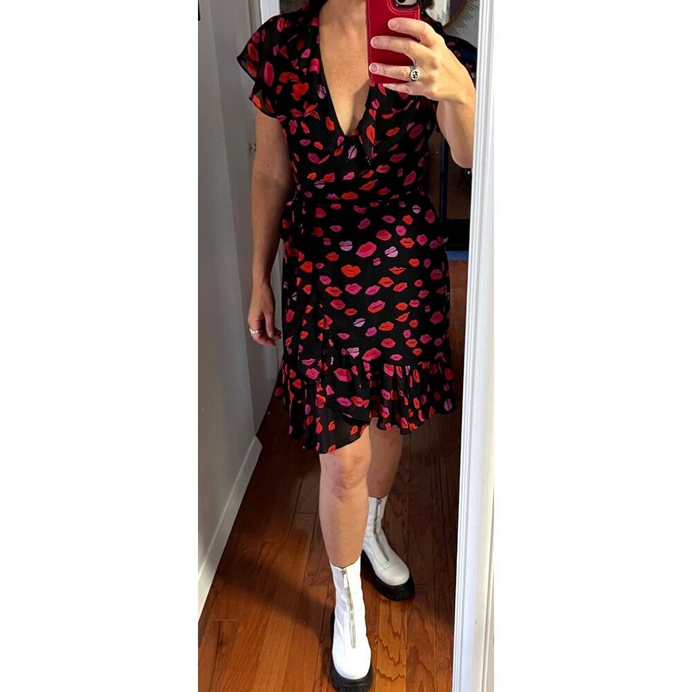 Betsey Johnson Black Wrap Dress With Red & Pink Lip Print Short Sleeves Ruffle H - Picture 2 of 8